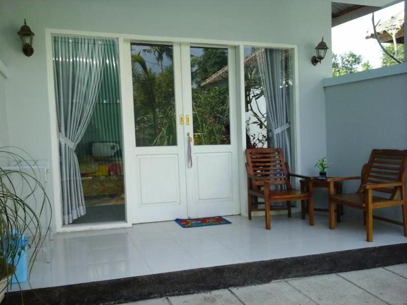 Pineapple Guest House Гили Еър Екстериор снимка