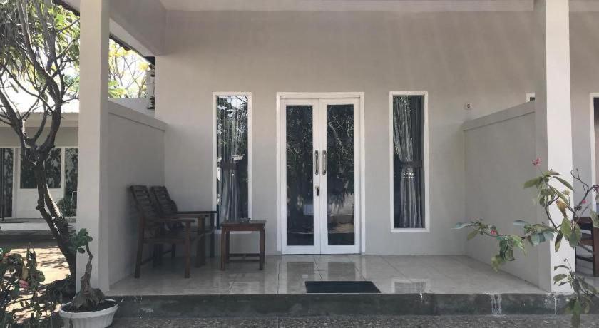 Pineapple Guest House Гили Еър Екстериор снимка