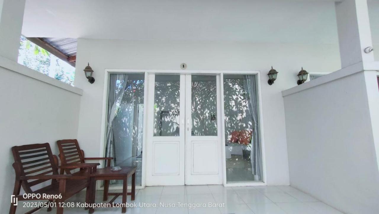 Pineapple Guest House Гили Еър Екстериор снимка