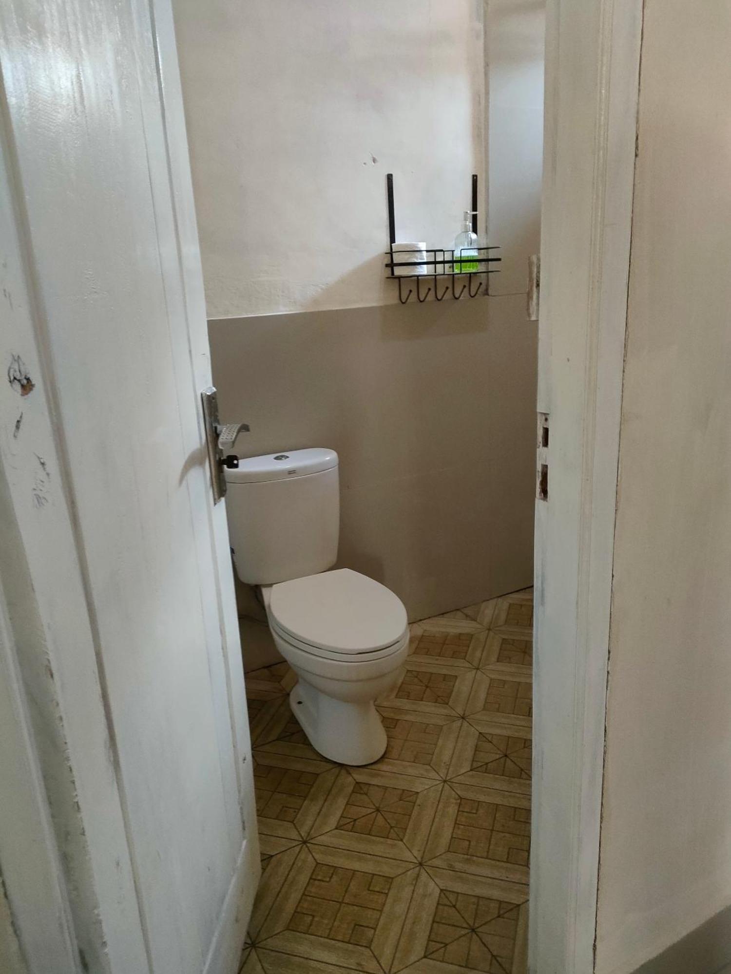 Pineapple Guest House Гили Еър Екстериор снимка