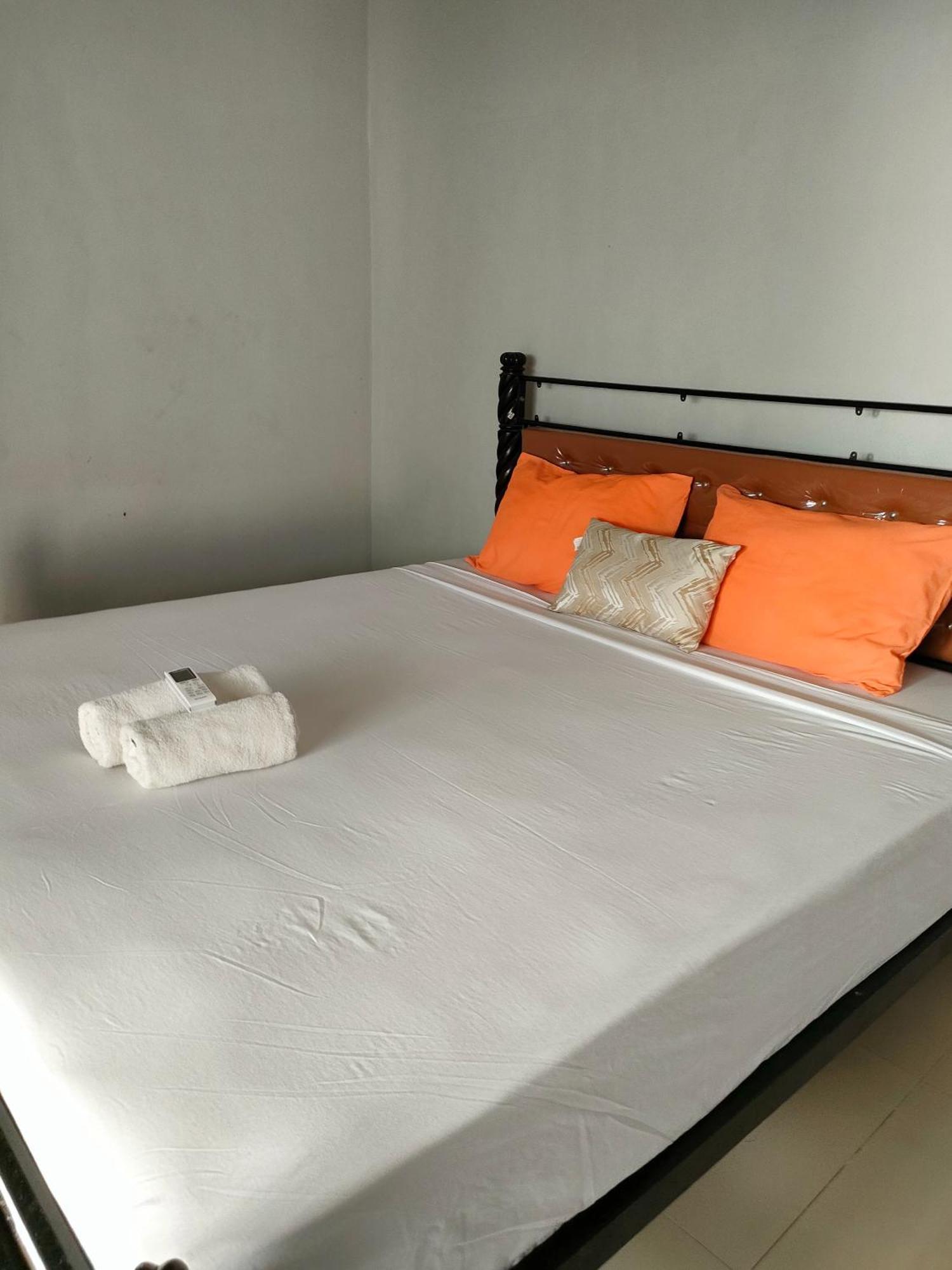 Pineapple Guest House Гили Еър Екстериор снимка