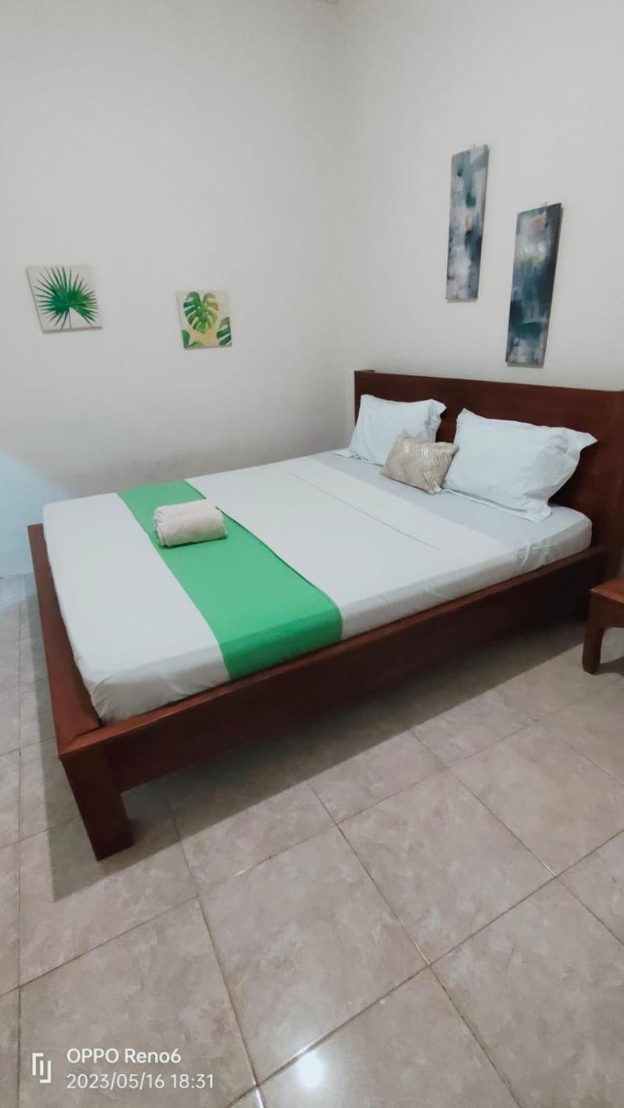 Pineapple Guest House Гили Еър Екстериор снимка