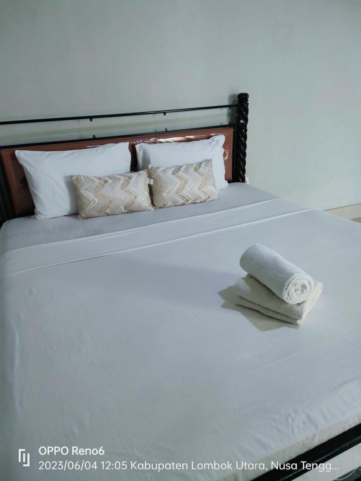 Pineapple Guest House Гили Еър Екстериор снимка