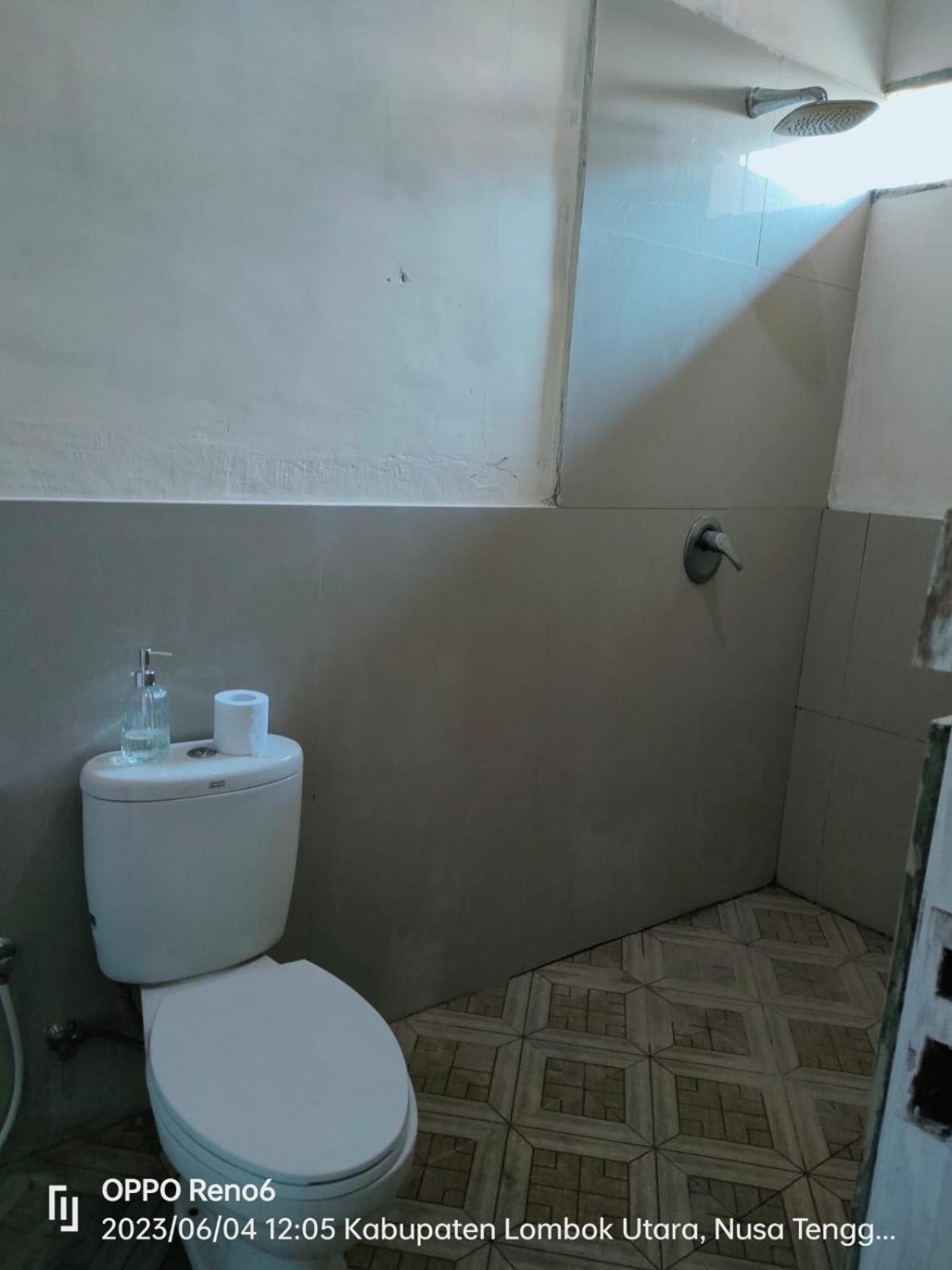 Pineapple Guest House Гили Еър Екстериор снимка