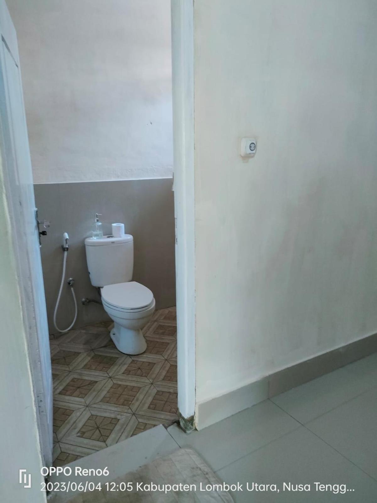 Pineapple Guest House Гили Еър Екстериор снимка