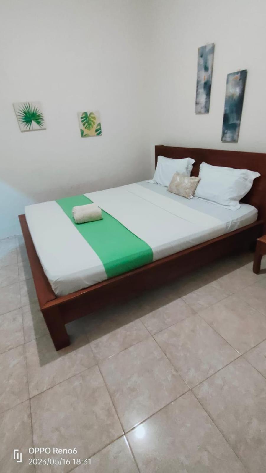 Pineapple Guest House Гили Еър Стая снимка