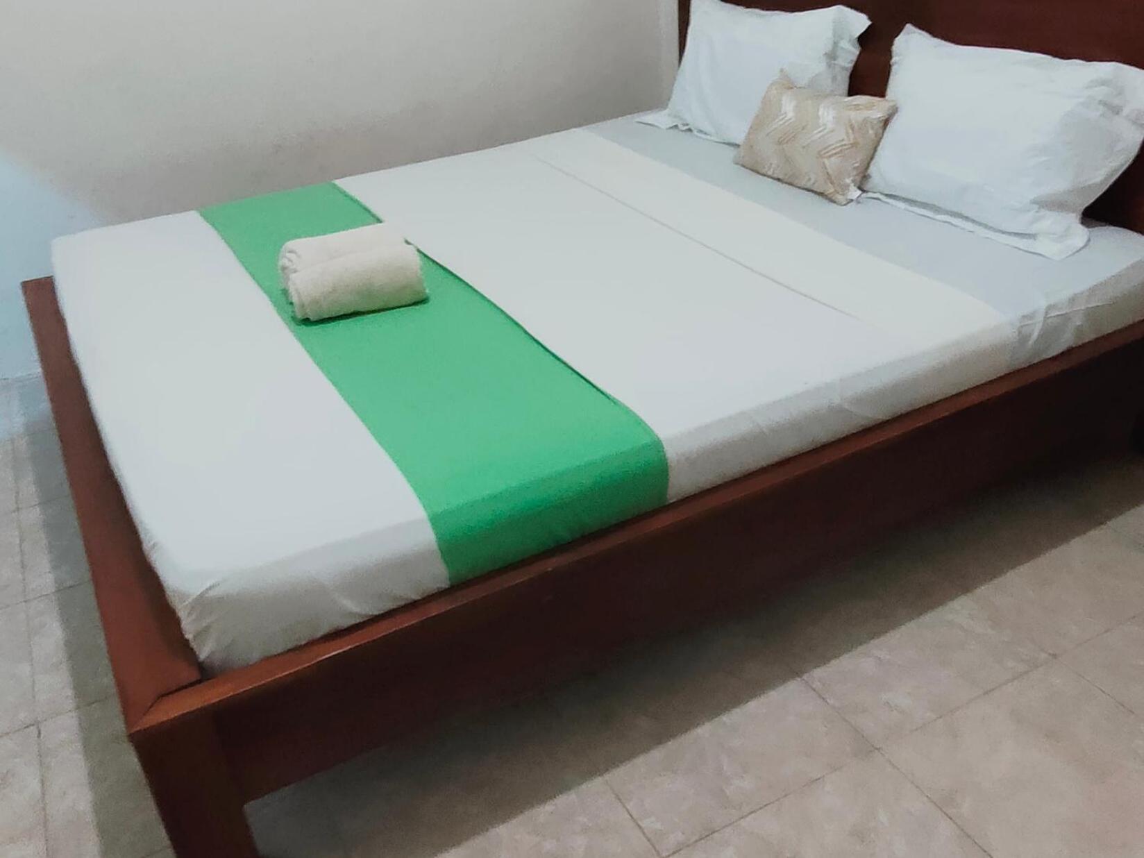 Pineapple Guest House Гили Еър Стая снимка